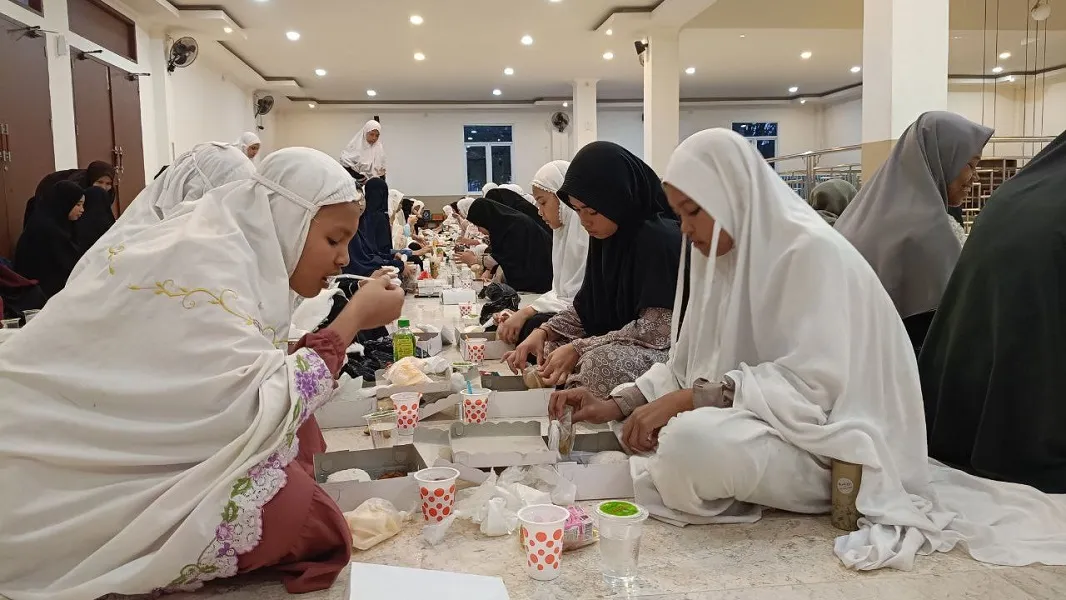 Iftar Jama'i Ramadhan 1446 H di Masjid Kampus Unismuh Makassar